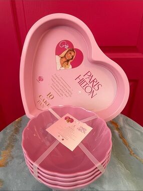 PARIS HILTON - Heart Cake Pan & Bowls  Set - NEW